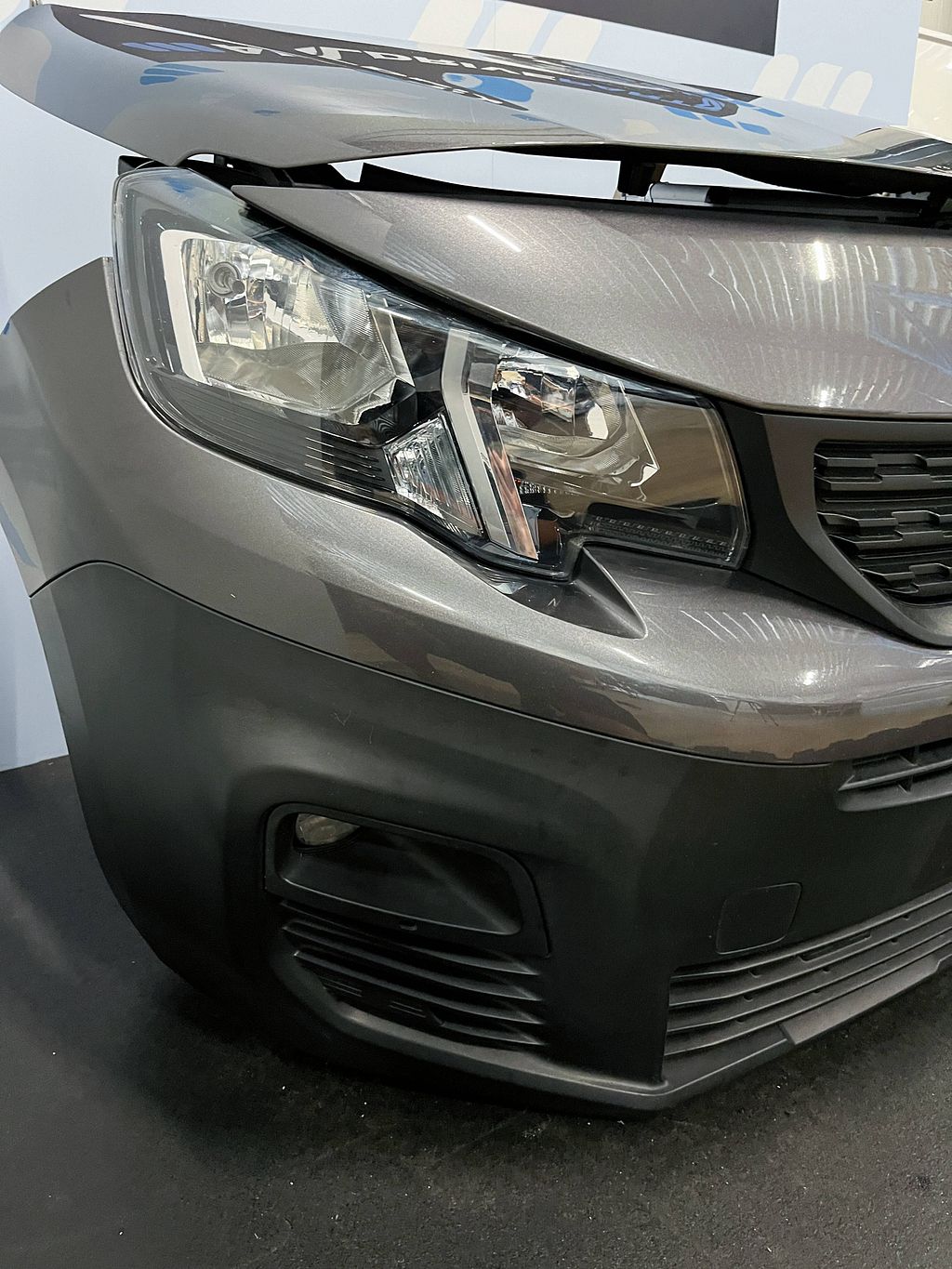 Complete voorkop Peugeot Partner grijs EVL motorkap bumper