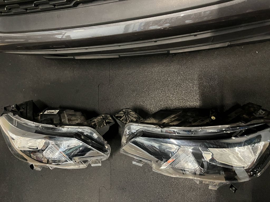 Complete voorkop Peugeot Partner grijs EVL motorkap bumper