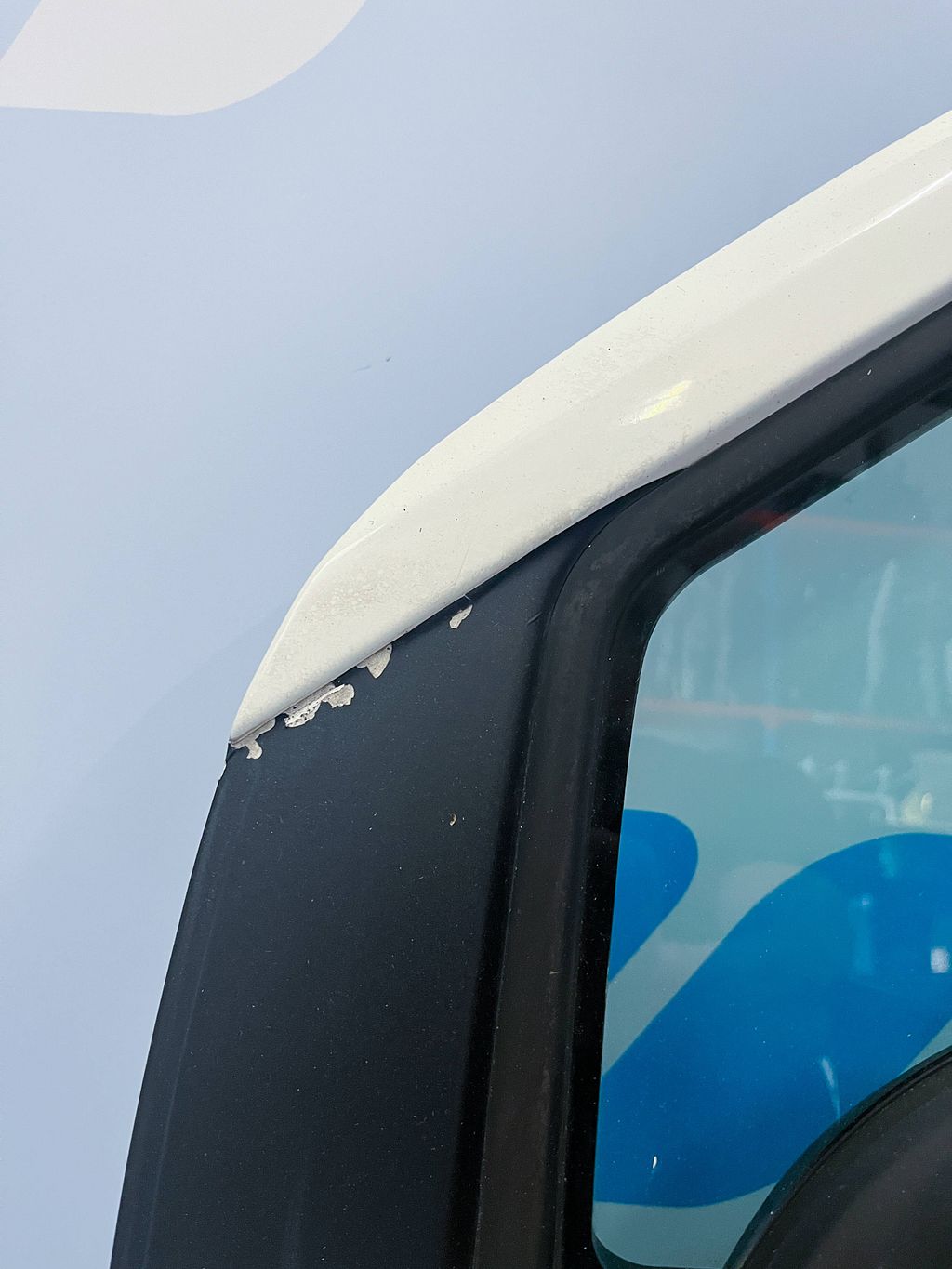 Voorportier links voor Peugeot Partner wit EWP 9002Z3