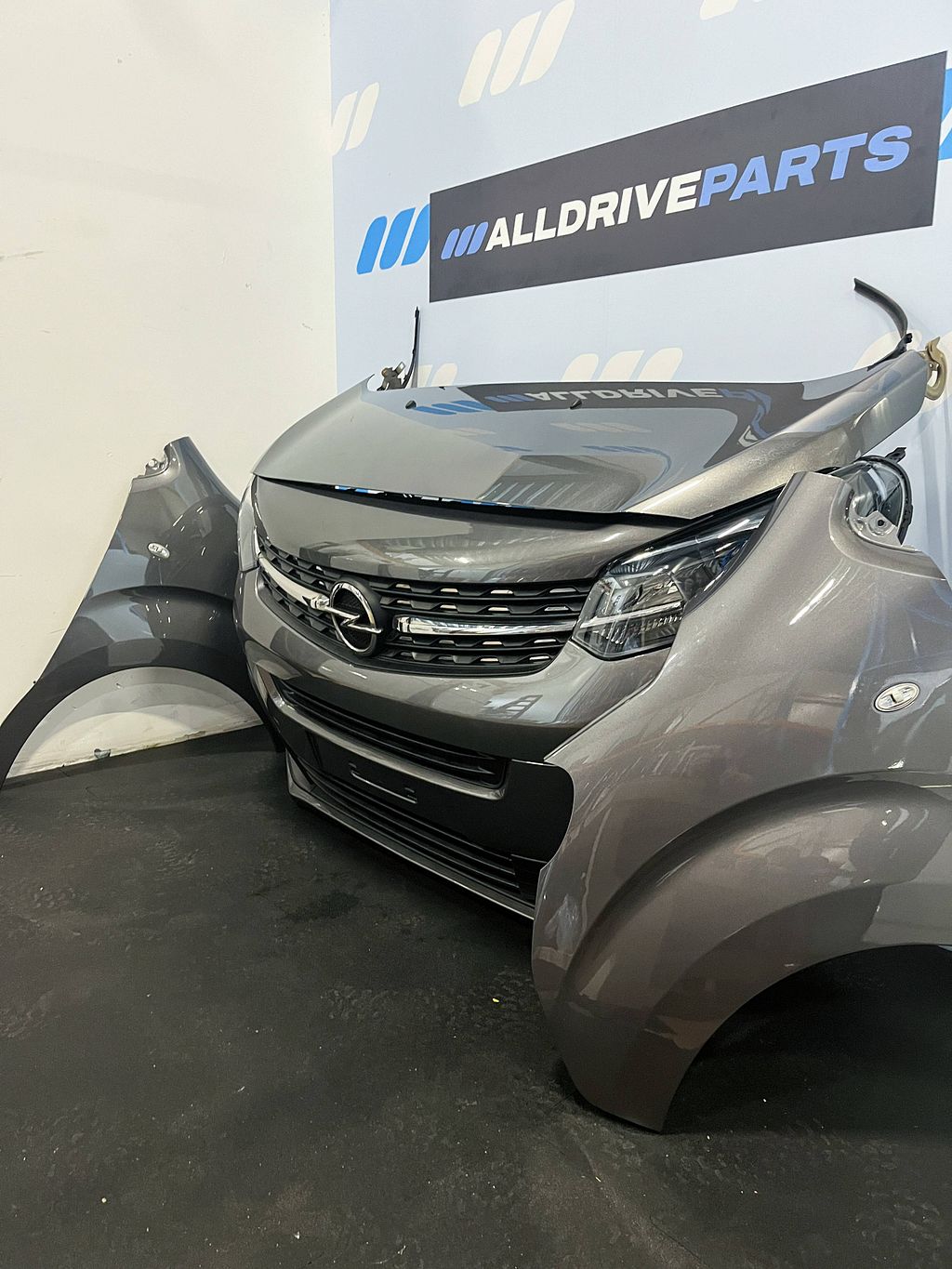 Complete voorkop Opel Vivaro bi-xenon koplampen grijs EVL